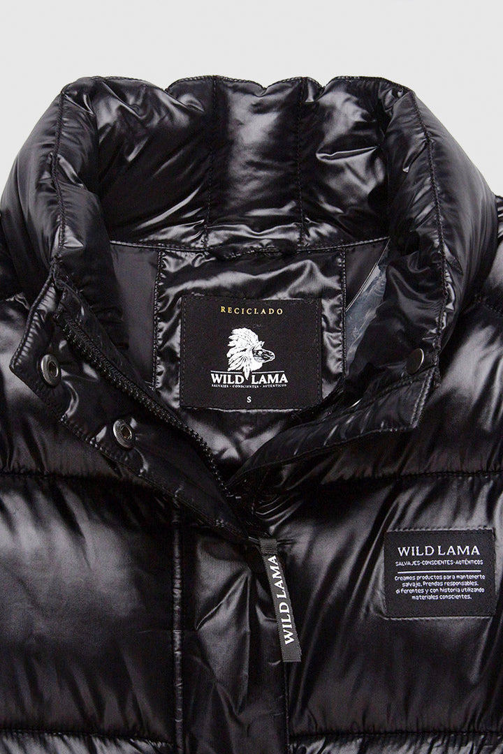 Parka Essential Glossed Reciclada Negra Mujer
