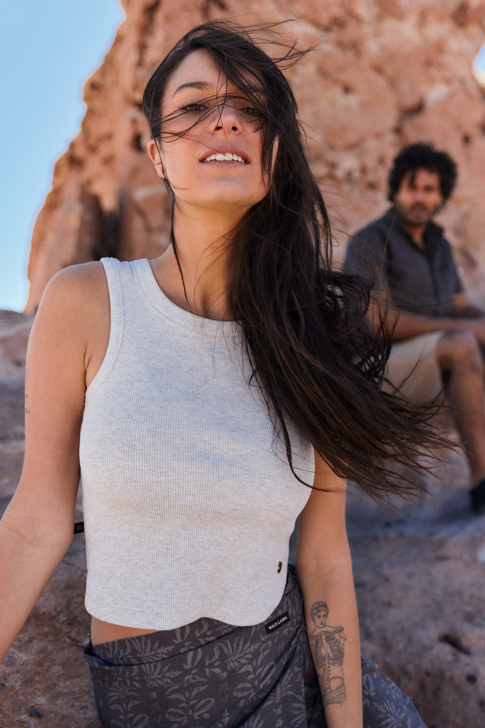 Polera Ani Orgánica Gris Mujer