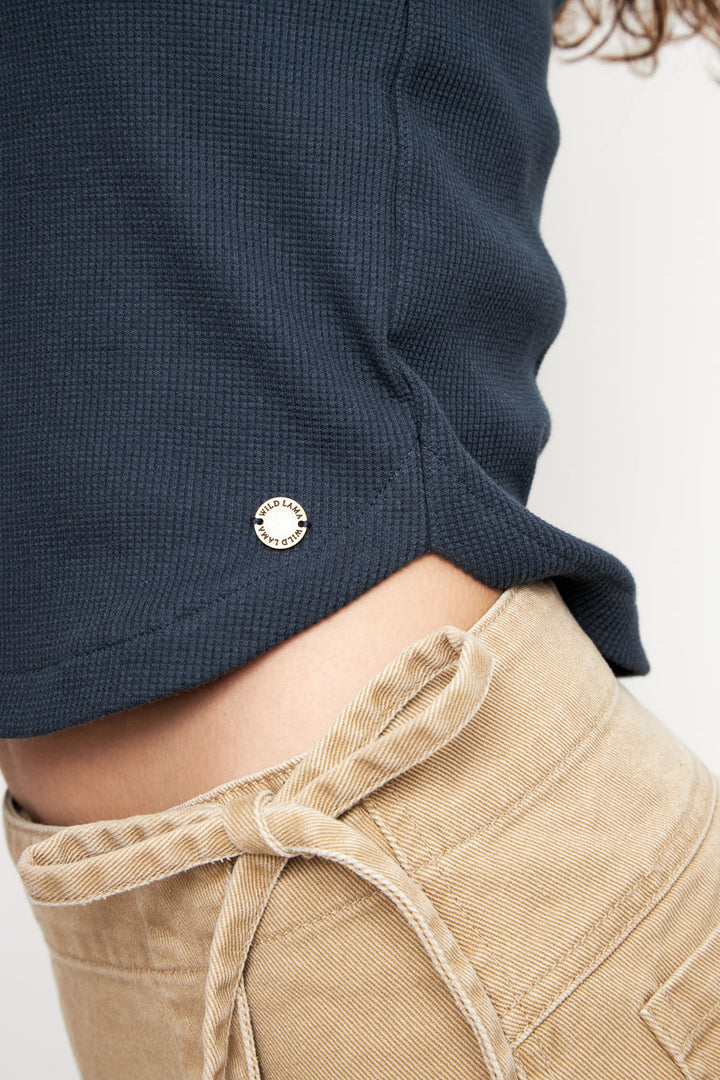 Polera Ani Orgánica Petróleo Mujer