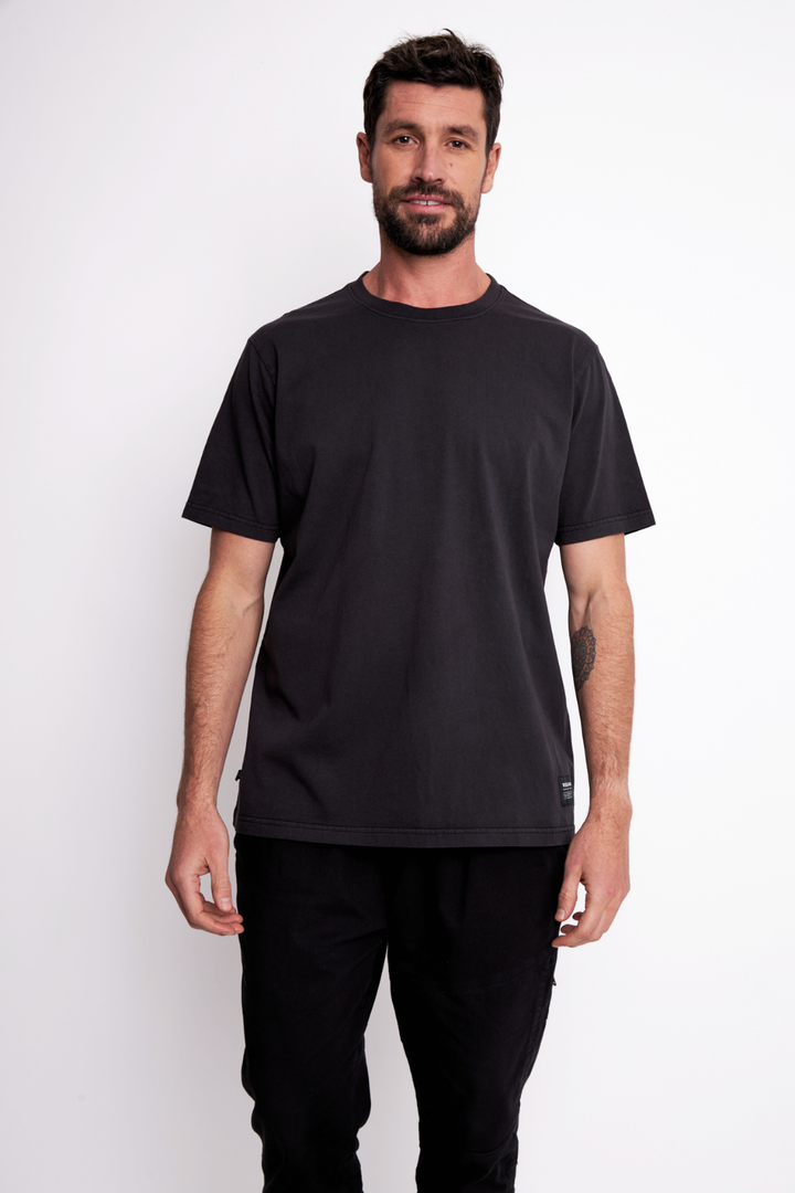 Polera Bat Orgánica Negra Hombre