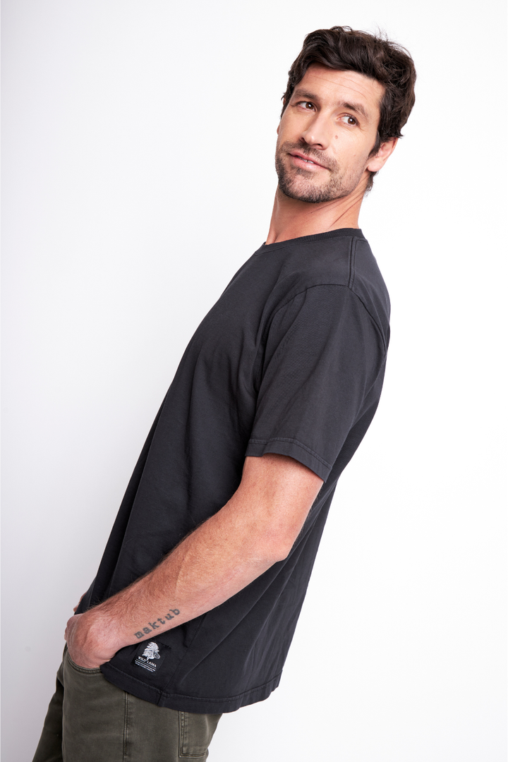 Polera Bat Orgánica Negra Hombre