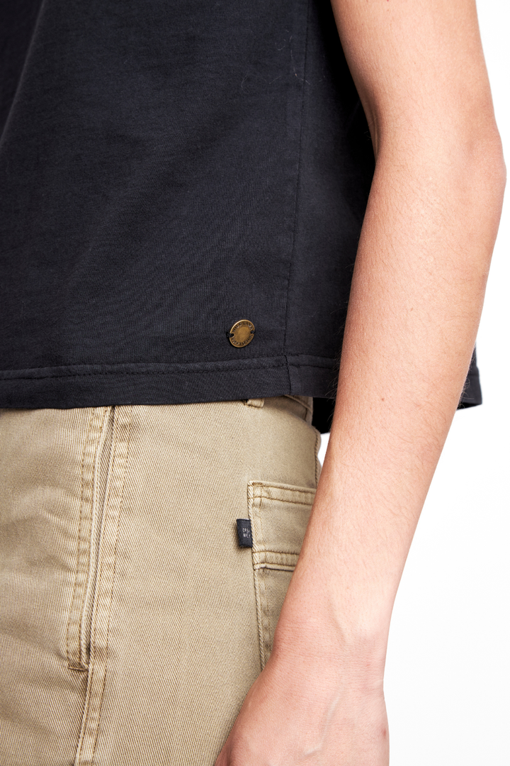 Polera Nina Orgánica Negra Mujer