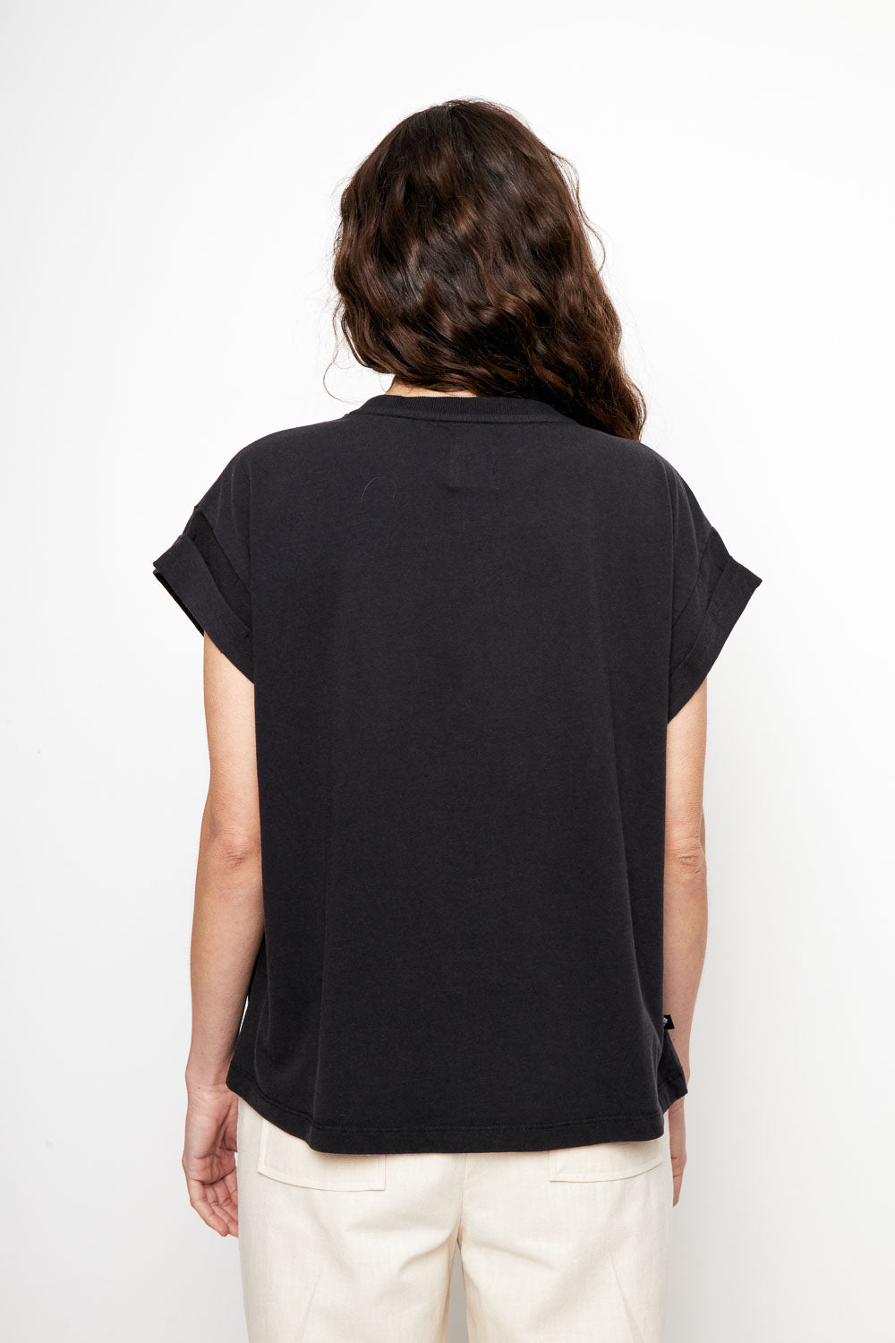 Polera Nirva Orgánica Negra Mujer