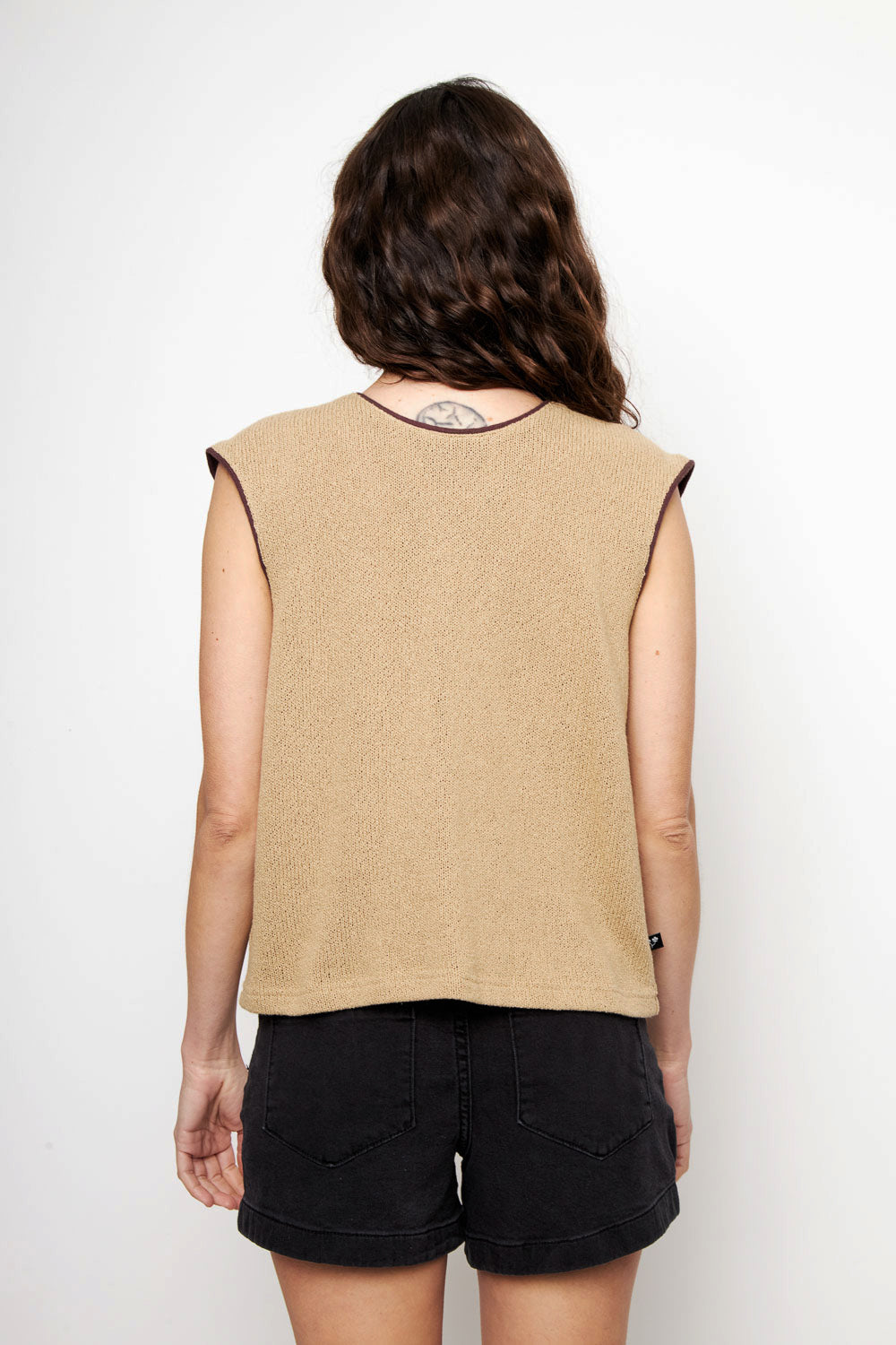 Polera Nora Orgánica Camel Mujer