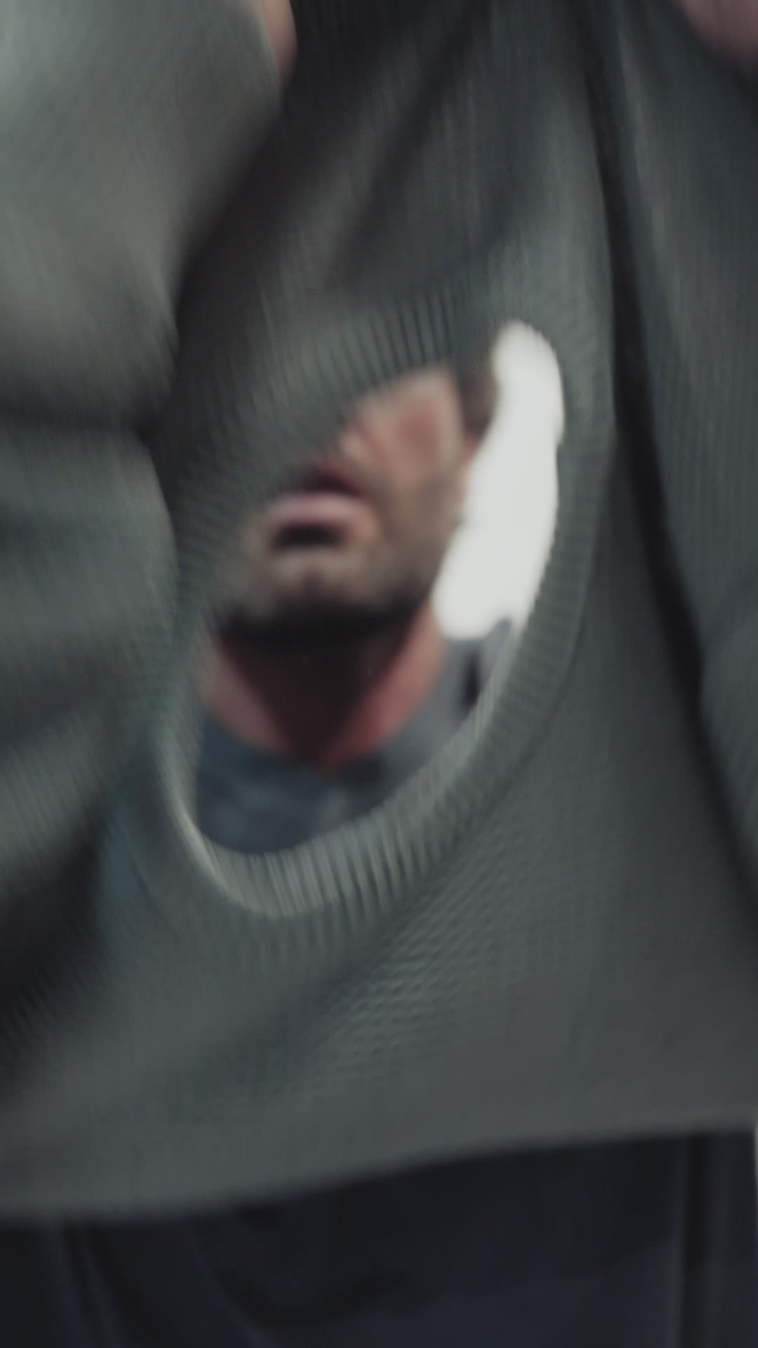 Sweater Rob Gris video
