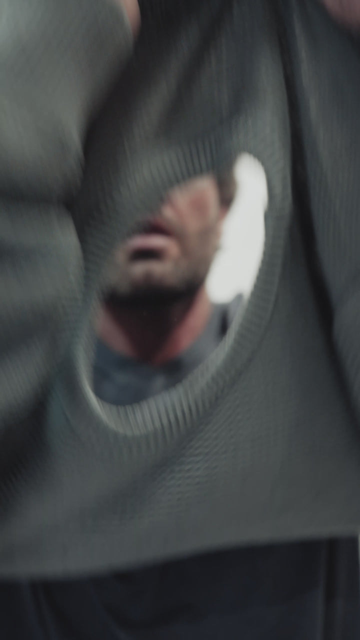 Sweater Rob Gris video