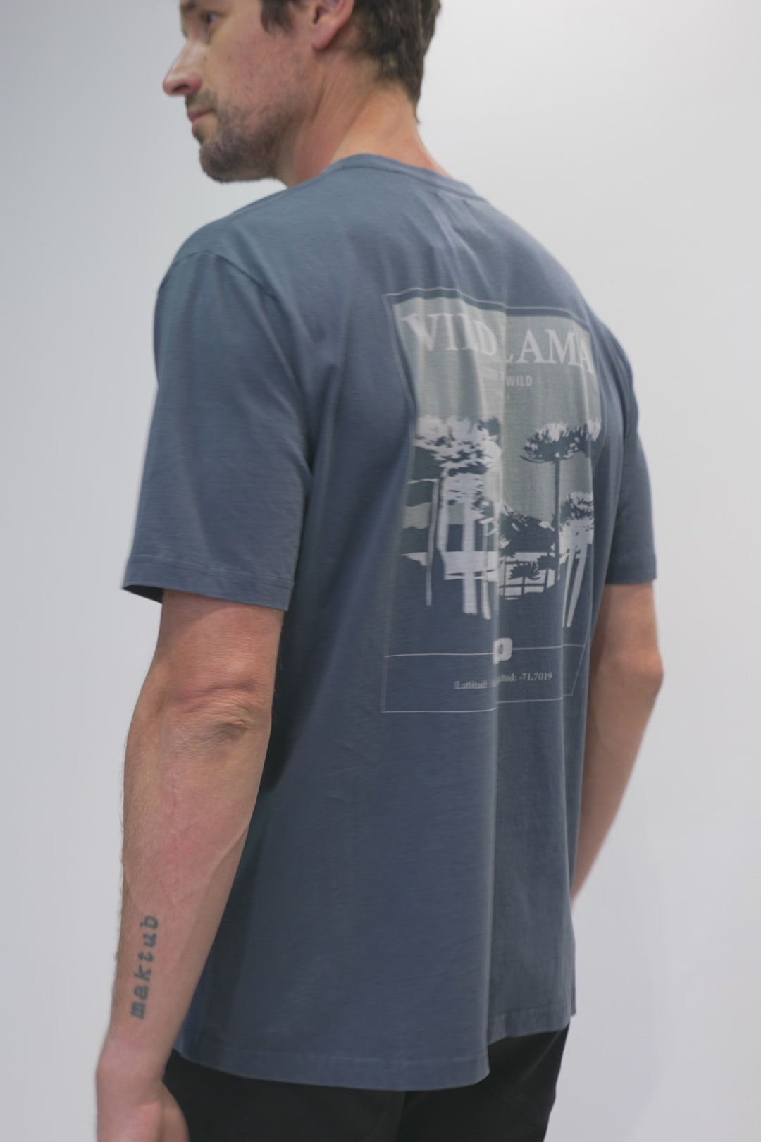 Polera Karu Orgánica Gris Azulado Hombre