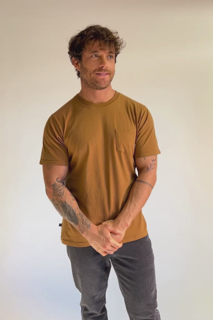 Polera Slim Fit Bichu Orgánica Mostaza Hombre