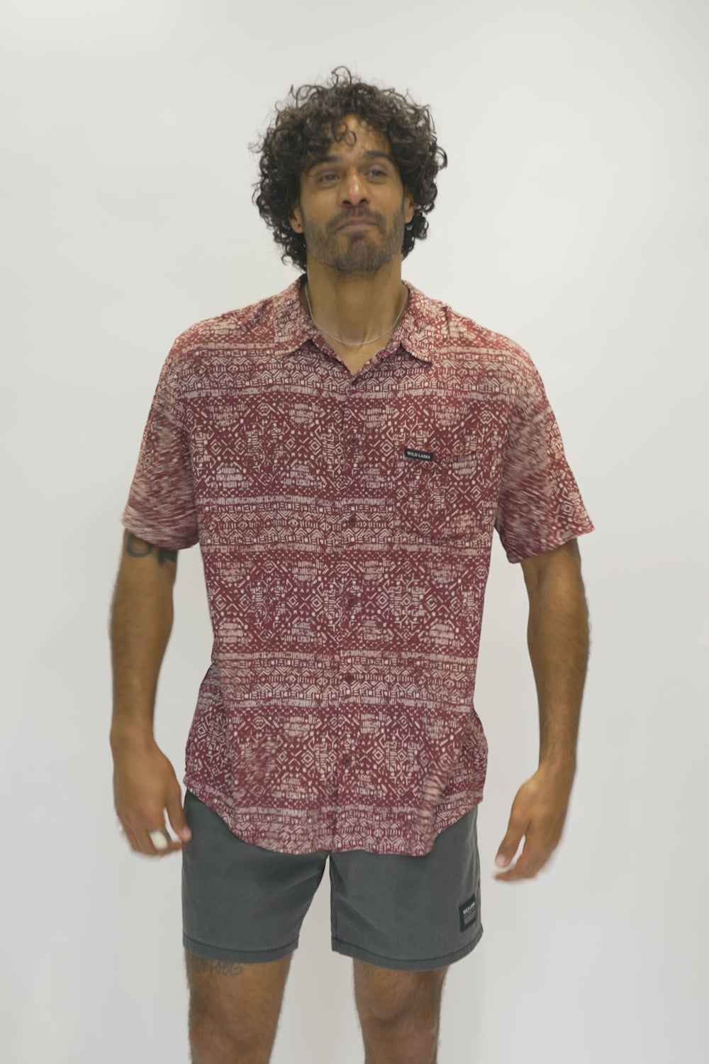 Camisa Mero Tribal Crudo Burdeo Hombre ECOVERO™