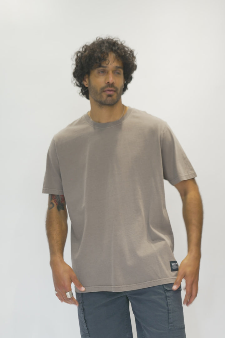 Polera Bat Orgánica Café Hombre