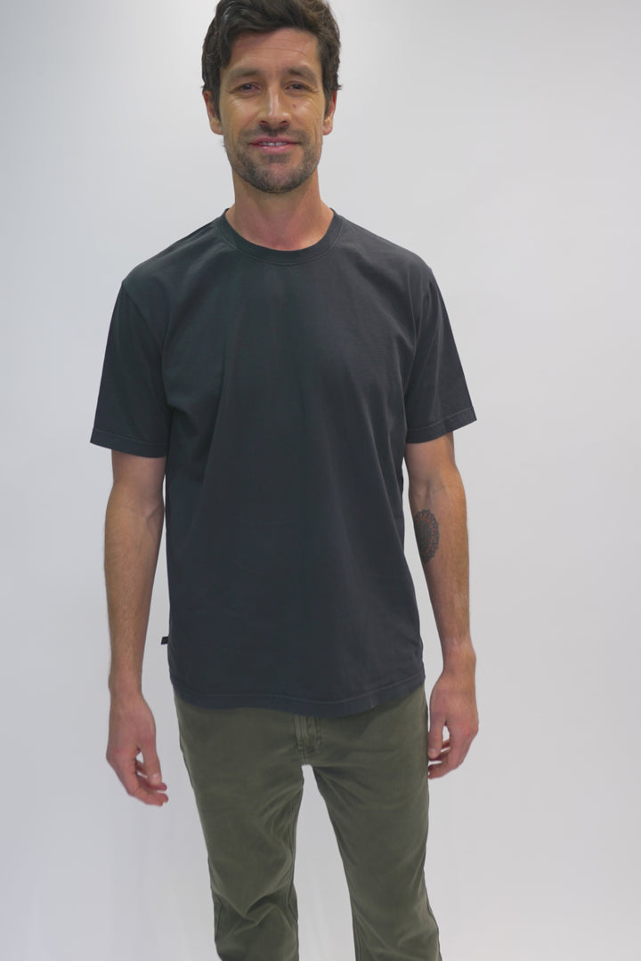 Polera Bat Orgánica Negra Hombre