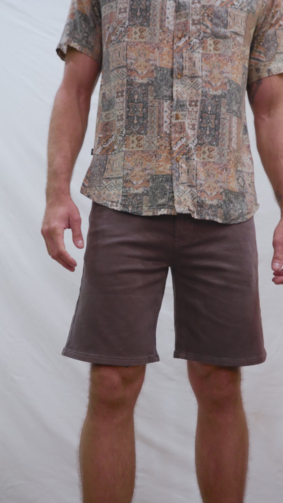 Short Oren Orgánico Café Hombre