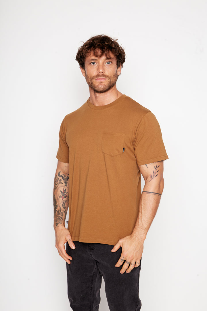 Polera Slim Fit Bichu Orgánica Mostaza Hombre