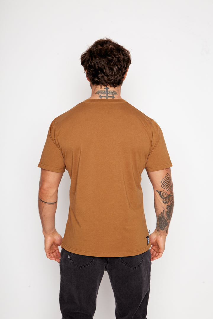Polera Slim Fit Bichu Orgánica Mostaza Hombre