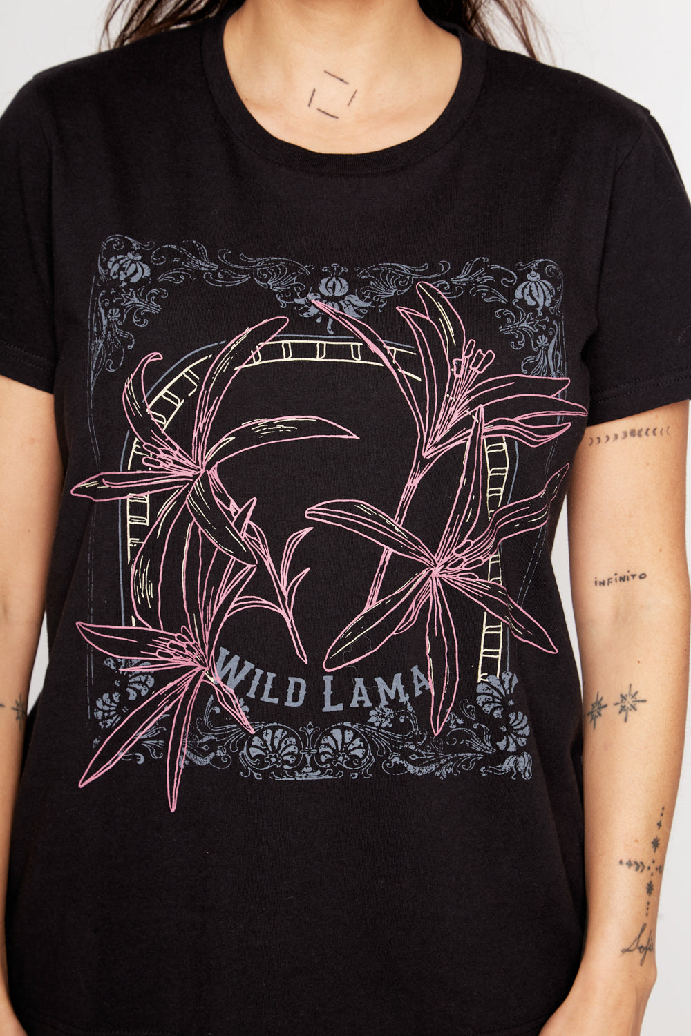 Polera Tila Orgánica Negra Mujer