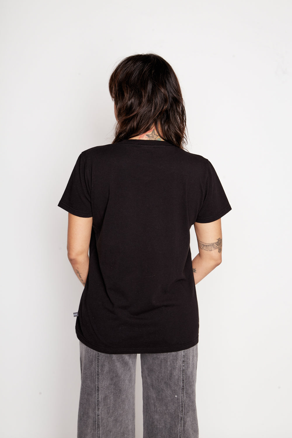 Polera Tila Orgánica Negra Mujer