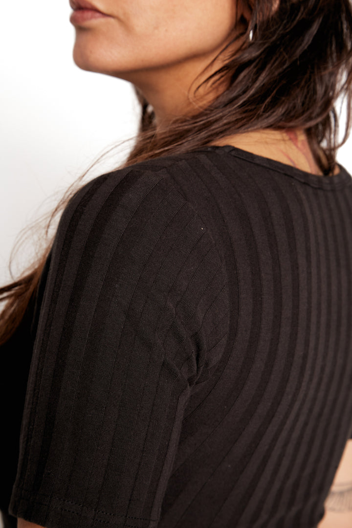 Polera Lupi Orgánica Negra Mujer