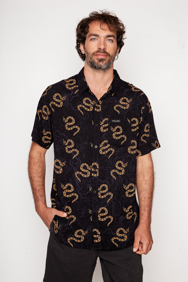 Guayabera Mero Viscosa Negra Snakes Hombre