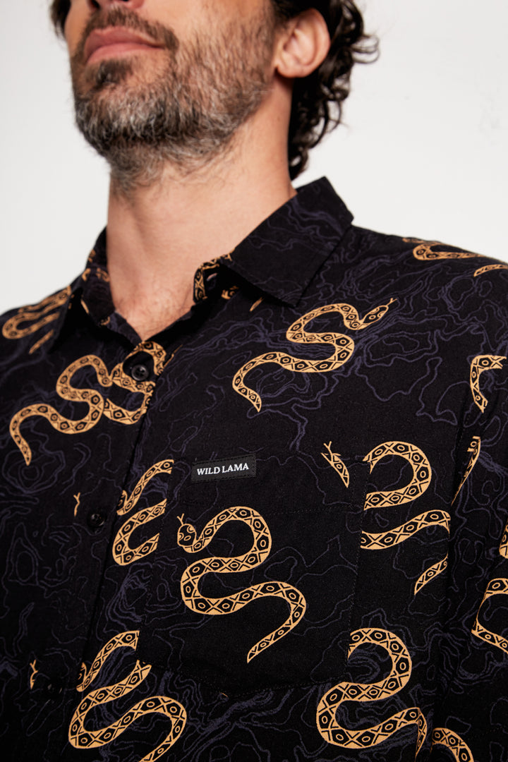 Guayabera Mero Viscosa Negra Snakes Hombre