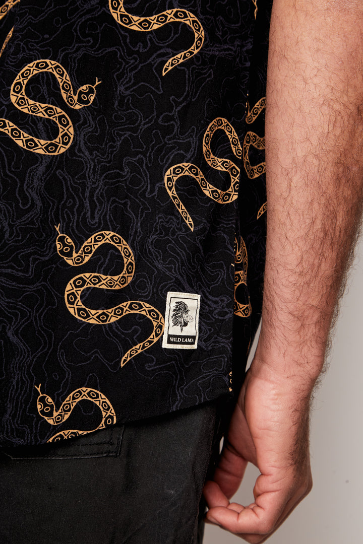 Guayabera Mero Viscosa Negra Snakes Hombre