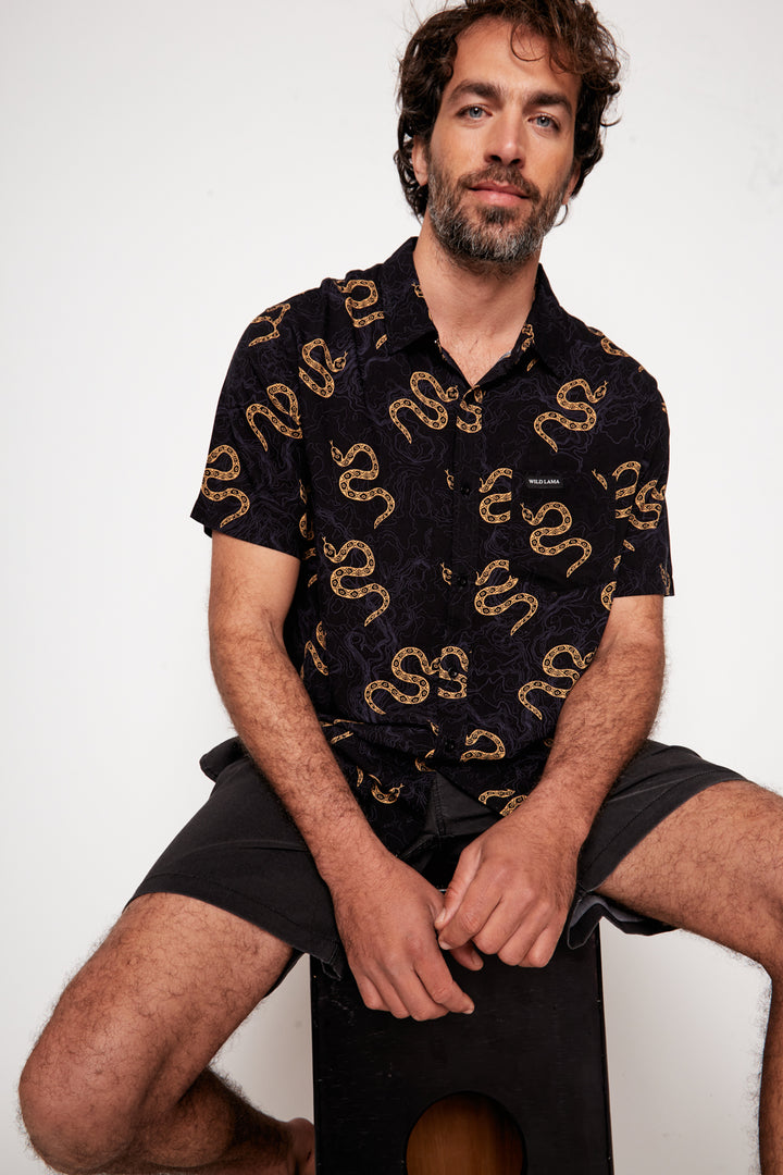Guayabera Mero Viscosa Negra Snakes Hombre