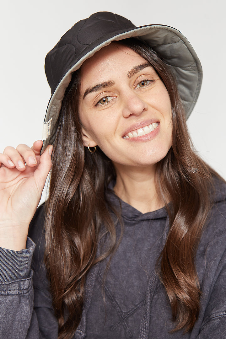 Gorro Bucket Quilt Reciclado Reversible Verde/Negro
