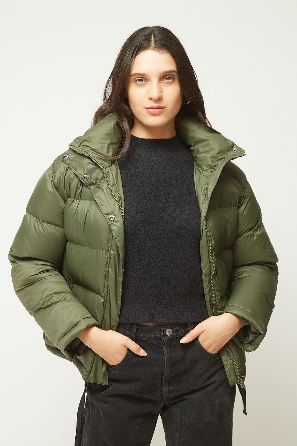 Essential Puffa Reciclada Verde Oliva Mujer