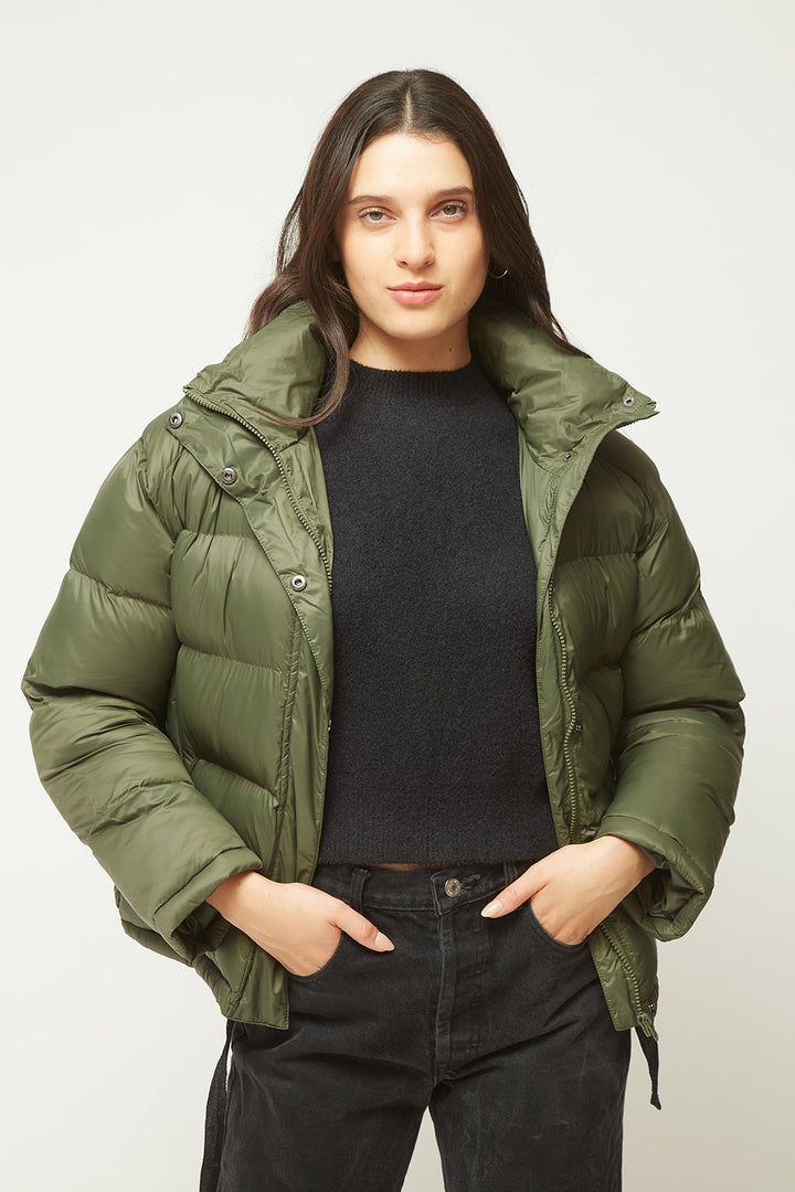 Essential Puffa Reciclada Verde Oliva Mujer