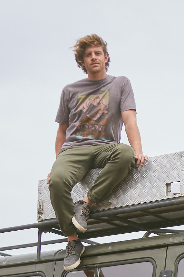Polera Parques Con Causa Café Hombre