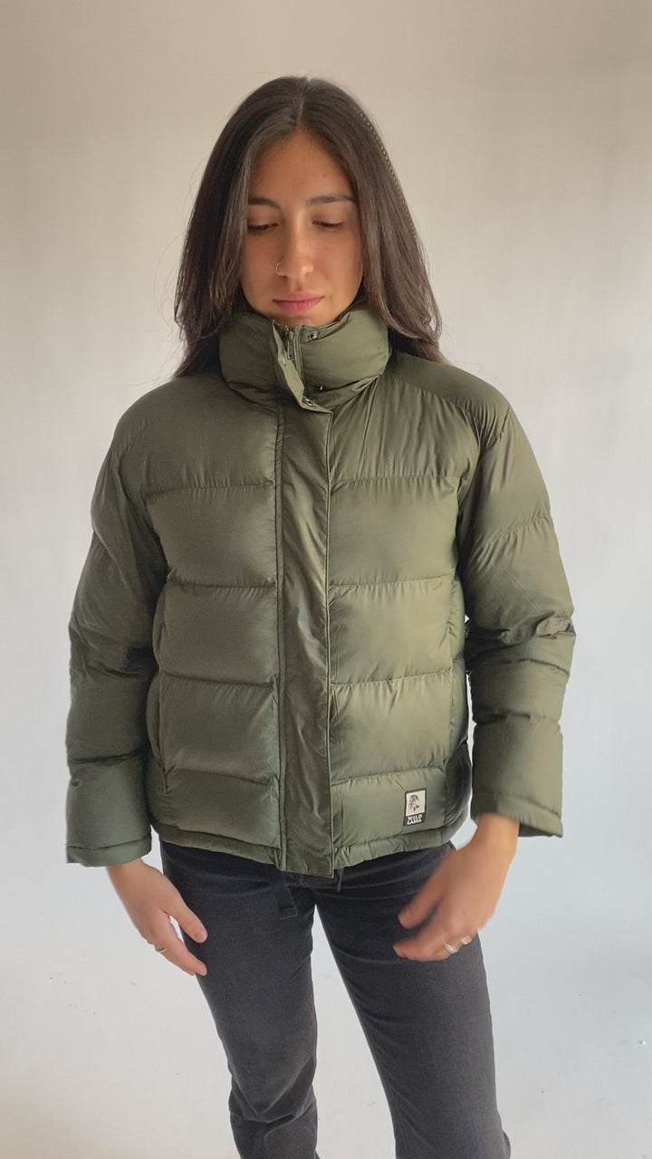 Essential Puffa Reciclada Verde Oliva Mujer