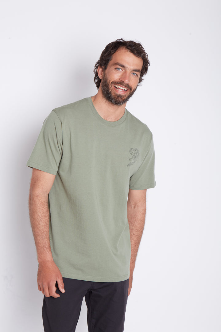 Polera Animal Orgánica Verde Oliva Hombre